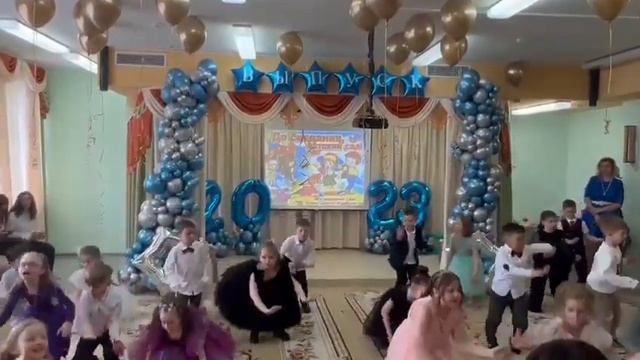 танец "Мы маленькие звёзды" 1ч Выпускной вечер в МБДОУ Детский сад"Мамонтенок" смотреть онлайн