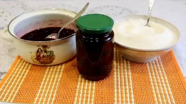 Вишня в собственном соку! Супер способ сохранить ягоды на зиму! смотреть онлайн