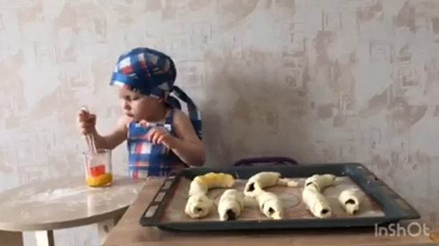 Максику 2,4 печет круассаны со смородиной смотреть онлайн