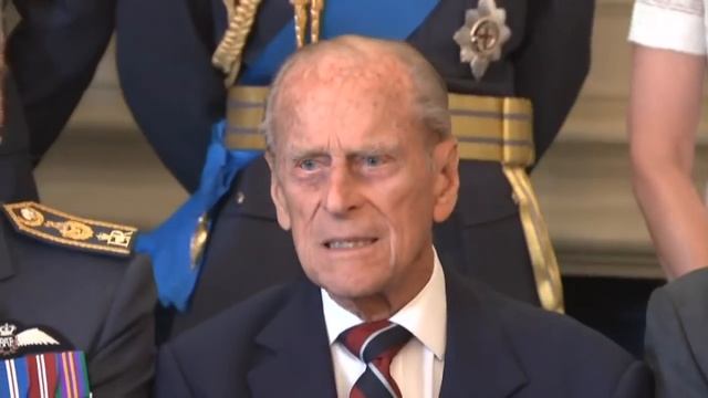Prince Philip to photographer: Just take the ****ing picture смотреть онлайн