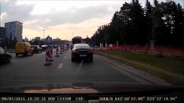 Какво ли ще стане ако автобуса спре внезапно? Тапет? смотреть онлайн