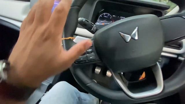 Mahindra XUV700 MX Base model video with Price,features & company fit Reverse cam,Fog lights fittin смотреть онлайн