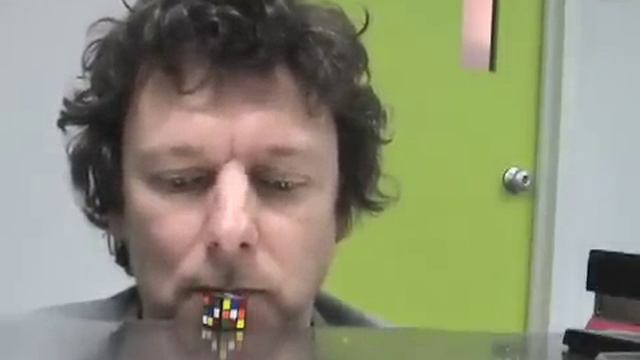 Michel Gondry Solves a Rubiks Cube with his Nose смотреть онлайн