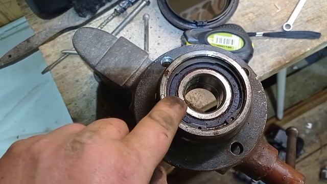 Замена ступичного подшипника на прицепе Спутник Аква 40