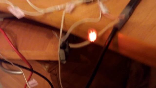 Как зажечь неоновую лампочку от батареек смотреть онлайн