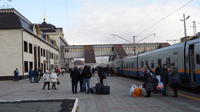 Поезд 705 Алматы - Петропавловск на станции Петропавловск смотреть онлайн