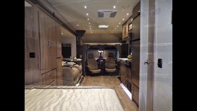 2020 Dynamax Isata 3 Series 24FW Full Wall Slide HYDRAULIC LEVELERS Full Body Paint Mercedes Diesel