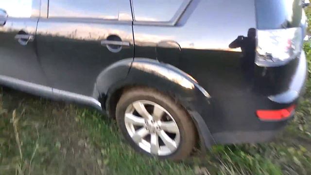MITSUBISHI OUTLANDER XL 3.0 V6 в скользкой грязи проверяем полный привод / 4wd / off road смотреть онлайн