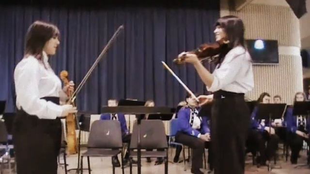 Der Spiegel - Mozart - "The Mirror" Tabletop Duet for Two Violins смотреть онлайн