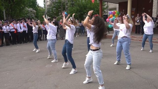 подарок от родителей выпускникам школы 46 Калининград (Закон Сансары) смотреть онлайн