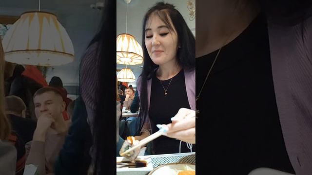 Муж не любит сниматься на видео 😌🤦♀️#ли #кореец #мужкореец #кафе #ролы #лайк #ростов смотреть онлайн