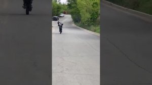 стант на мопеде