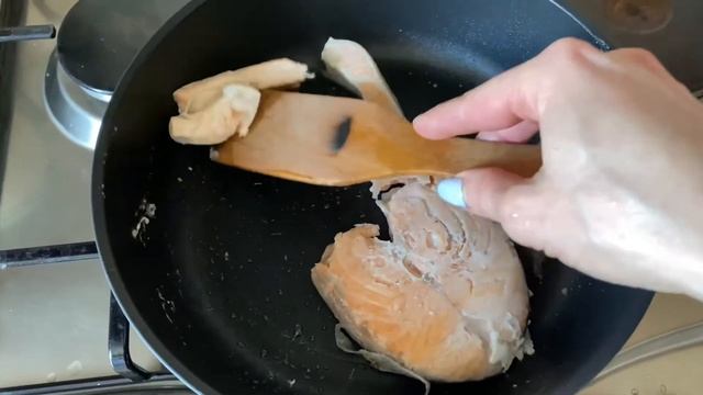 Жарю лосось на сковороде iCook без масла смотреть онлайн