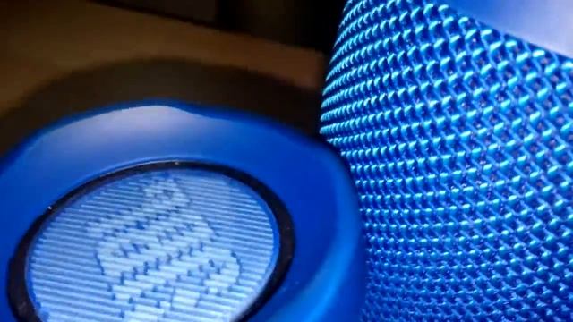 JBL CHARGE 3 & 2 FLIP 4 MEGA BASS! смотреть онлайн