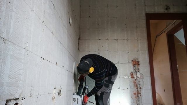 Metabo MFE 40 Wall Chaser + Metabo ASR 35 ACP Dust Collector First cut on brick смотреть онлайн