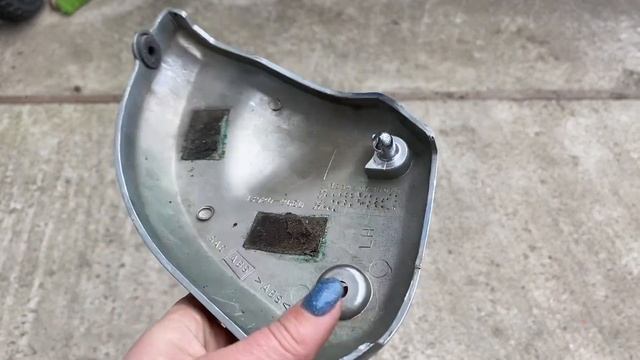 Накладка декаративная воздушного фильтра левая Suzuki GSF1200 Bandit 13920-27E00-000 смотреть онлайн