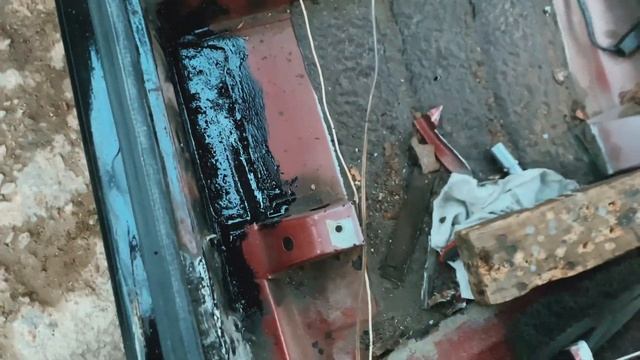 Что скрываеться под коврами /как поменять пороги на Таврии