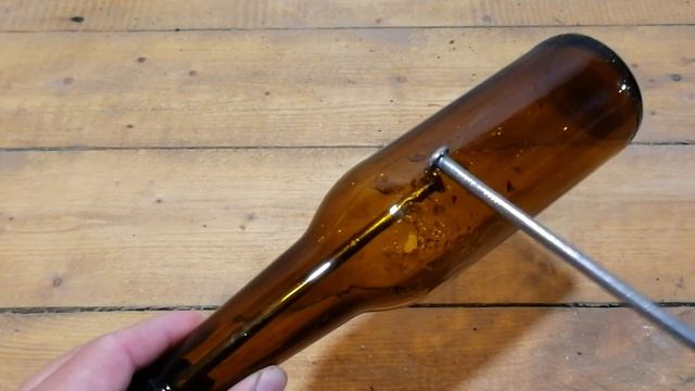 Пробил гвоздем стеклянную бутылку смотреть онлайн