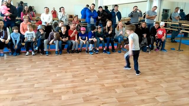 Финал по брейк дансу среди детей 5-7 лет. смотреть онлайн