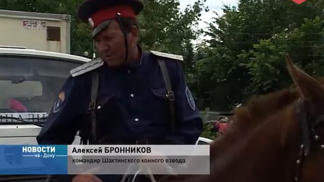 В Старочеркасской мастерство верховой езды на конно-спортивных соревнованиях ко Дню России смотреть онлайн