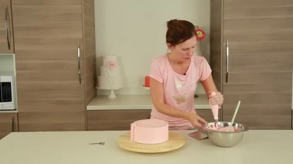 CAKE TREND ~ Buttercream Ruffle Decorating - CAKE STYLE