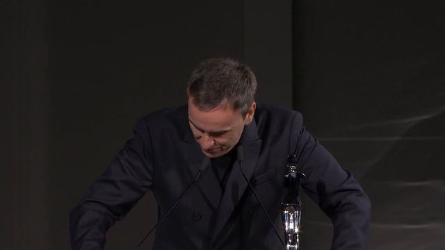 2018 CFDA Fashion Awards: Raf Simons Wins Womenswear Designer of the Year Award смотреть онлайн