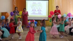 Танец Раз ладошка, два ладошка   малыши на выпускном