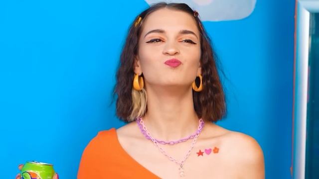 One Colored House Challenge | Rich vs Broke vs Giga Rich by Multi DO Smile смотреть онлайн