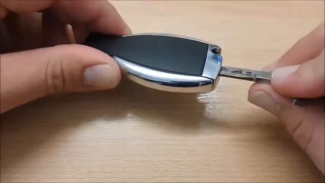 How to open Mercedes Smart Key. FAST! - Key from 2016 C Class C200 C250 C220 UK to change battery смотреть онлайн