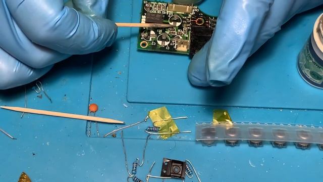 Реставрация SEGA Game Gear за 10$: Часть 1 - ремонт усилителя звука смотреть онлайн