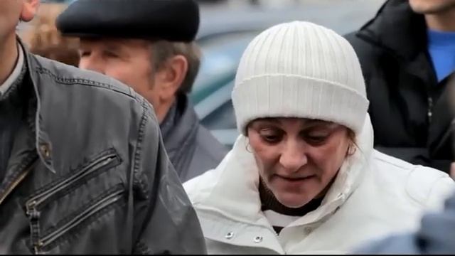 Владельцы рыбного магазина оказались на улице смотреть онлайн