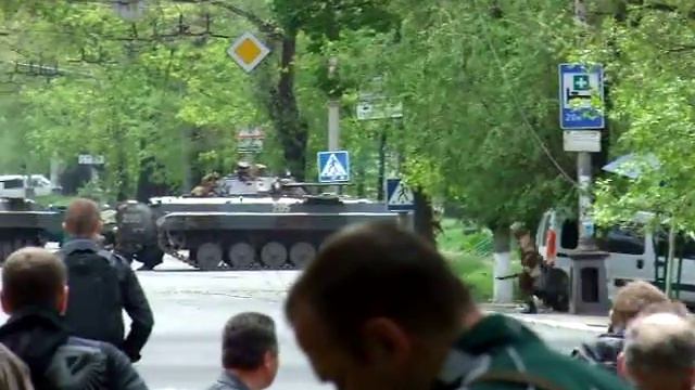 9е мая, Мариуполь - войска хунты бегут смотреть онлайн