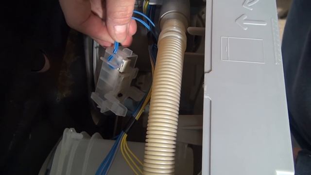 Bosch Geschirrspüler - Heizpumpe tauschen смотреть онлайн