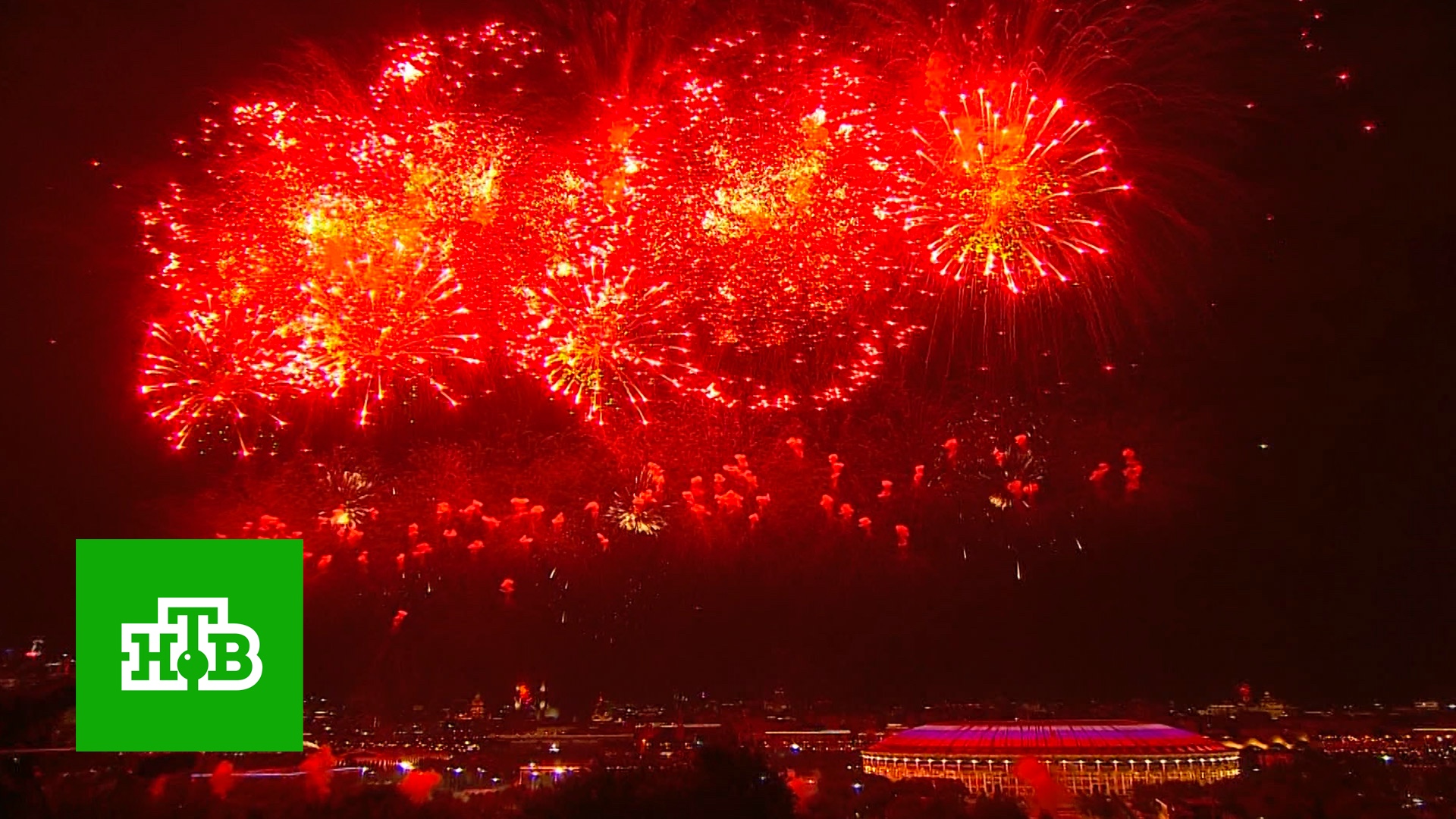 День Победы. Праздничный салют в Москве смотреть онлайн