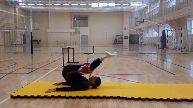 Совершенствование кувырка назад через подводящие упражнения. смотреть онлайн