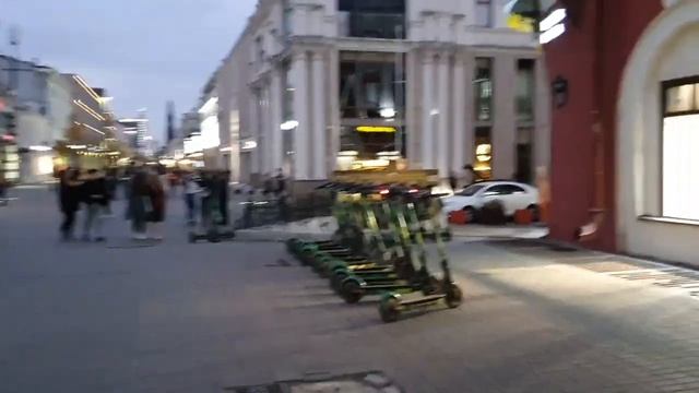 ПРОГУЛКА ПО УЛИЦЕ БАУМАНА В КАЗАНИ // ЗАСЫПАННЫЙ ГОРОД // СЕМЕЙНОЕ ВИДЕО смотреть онлайн