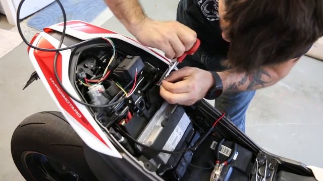 Motorcycle GPS Installation смотреть онлайн