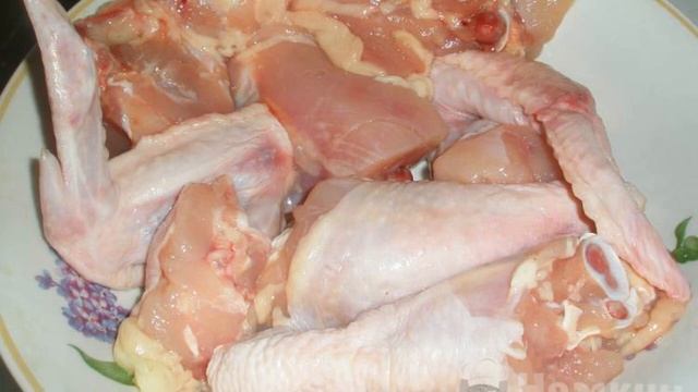 Baked chicken in tomato with garlic смотреть онлайн