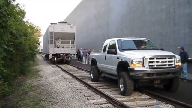 Американский пикап. Буксирует фуру смотреть онлайн