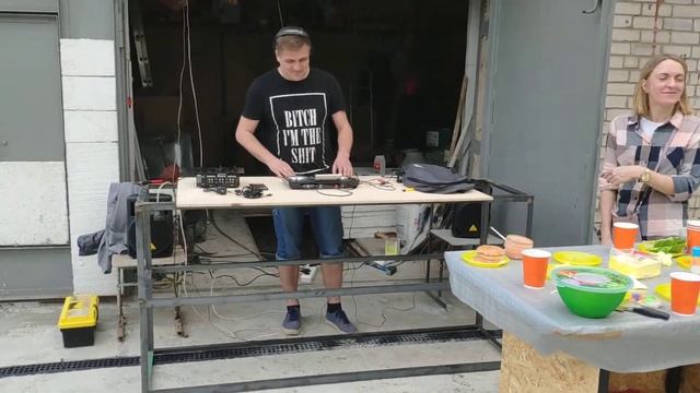 Прогрев колонок в гараже. Джон красавчик! смотреть онлайн