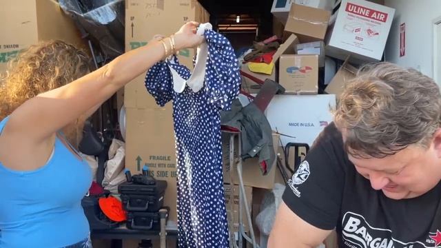 Storage Wars Locked Trunk 40 Years & We bought it at Auction смотреть онлайн