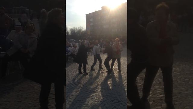 Танец на КРАСНОЙ ПЛОЩАДИ (ВЫБОРГ) смотреть онлайн