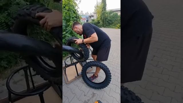 монтаж самого жесткого раллийного мусса на 1.5 bar на улице без механика и мастерской. Rally mousse смотреть онлайн