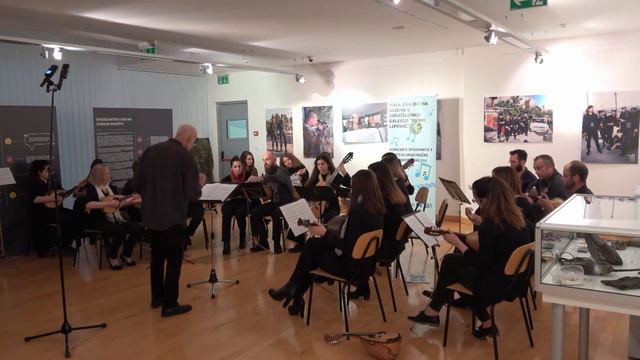 A. Corelli | Concerto grosso, op. 6, br. 8 - Mandolinski orkestar SANCTUS DOMNIO смотреть онлайн