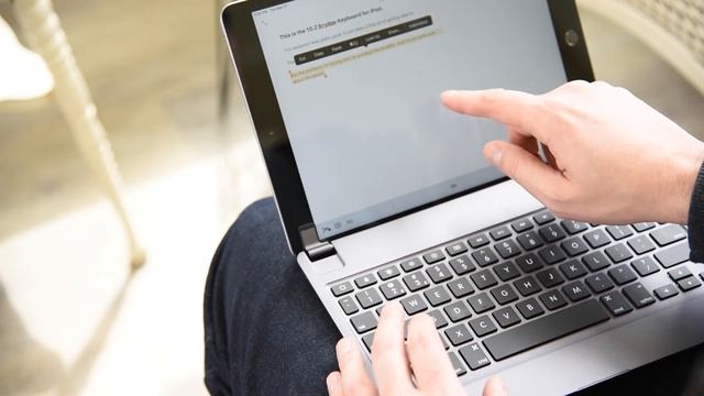 Brydge 10.2 Review: Who needs a trackpad? смотреть онлайн