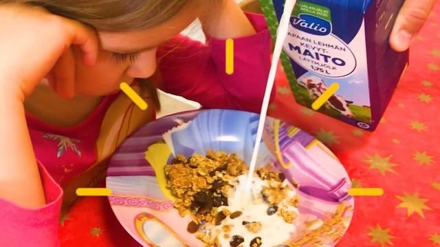 Проспали в садик! не услышали будильник! Папа пытается разбудить детей смотреть онлайн