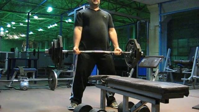 ШТАНГА 103 КГ НА 15 ПОВТОРЕНИЙ НА БИЦЕПС ЧИТИНГОМ. 103 KG BARBELL CHEAT BICEPS CURL FOR 15 REPS. смотреть онлайн