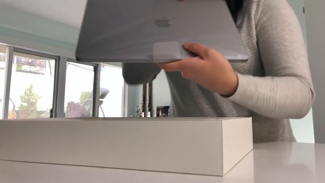 MacBook Pro 2019 Refurbished Unboxing смотреть онлайн