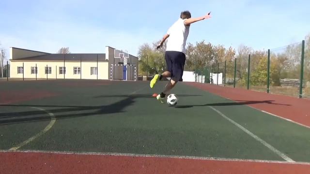 САМЫЙ ОПАСНЫЙ ФИНТ В ФУТБОЛЕ, В БУТСАХ И НА КРОШКЕ смотреть онлайн