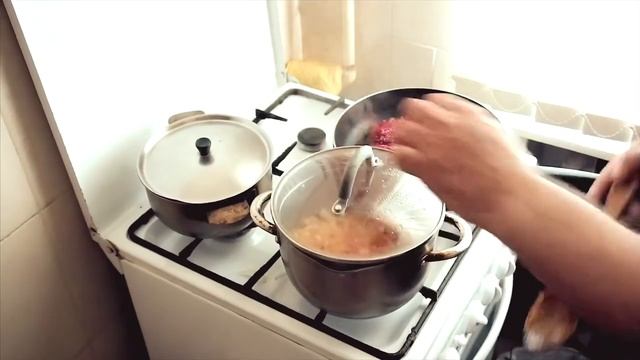 Суп луковый и свекольные биточки